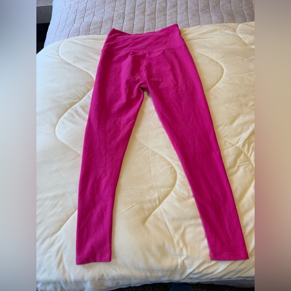 Beyond Yoga Caught in the MIDI Leggings - Picture 2 of 7